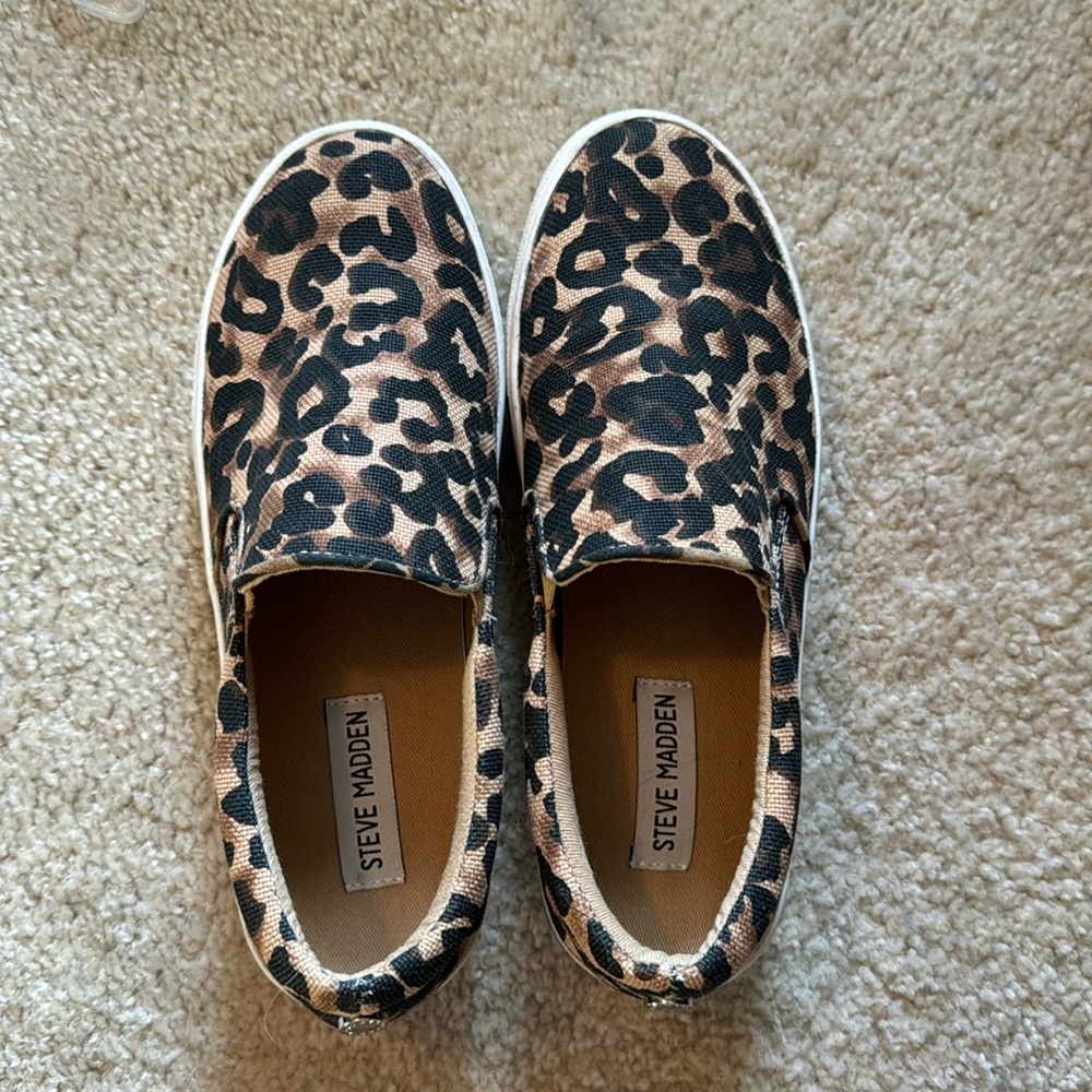 Steve Madden Cheetah/Leopard Print Slip-On Shoes | Women’s size 7.5